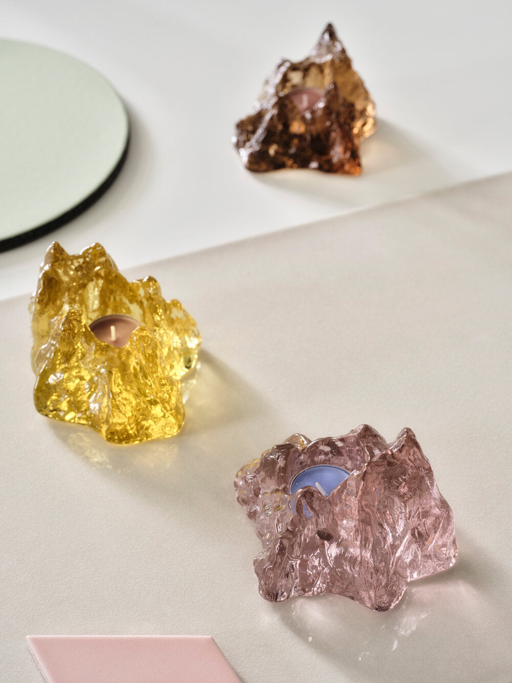 The Rock Ijuslykta lysestage, yellow - H9 cm